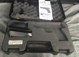 Smith & Wesson
M&P pistol
model 209305
40 smith & wesson - 3 of 6