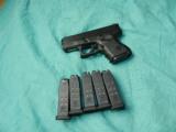 GLOCK 27 IN .40S&W 6 MAGS - 1 of 6