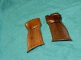 S&W 422/622 SPECIAL ORDER WALNUT TARGET GRIPS - 1 of 2