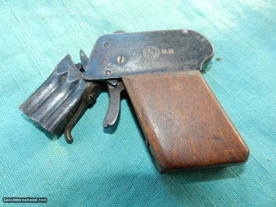 VINTAGE GERMAN TWO BARREL GAS GUN