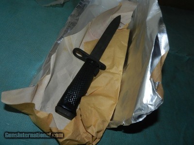 U.S. Un-issued NOS M6 Bayonet in Moisture resistant wrap dated 7 /72
