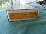 CVA
Vintage Kentucky pisto NIB - 15 of 15