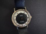 Exquisite, RARE vintage Omega Seamaster De Ville solid 14k Gold case.
