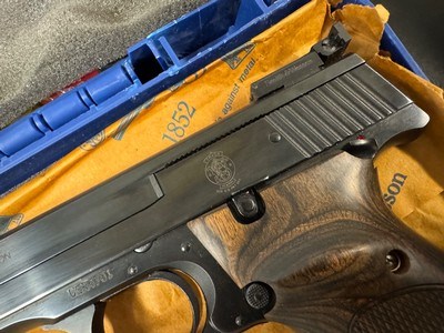 ANIB Smith & Wesson model 41 in Box - Image 8 of 25