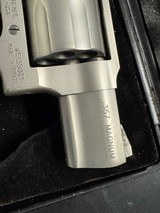 Handy Taurus Titanium Snub Nose .357 Mag - 14 of 24