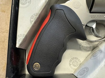 Gently used Taurus Raging Bull .454 Casull - Image 4 of 23