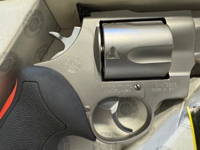 Gently used Taurus Raging Bull .454 Casull - Image 3 of 23