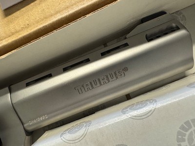 Gently used Taurus Raging Bull .454 Casull - Image 5 of 23