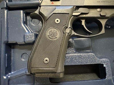 Beretta 92FS 9mm - Image 8 of 17