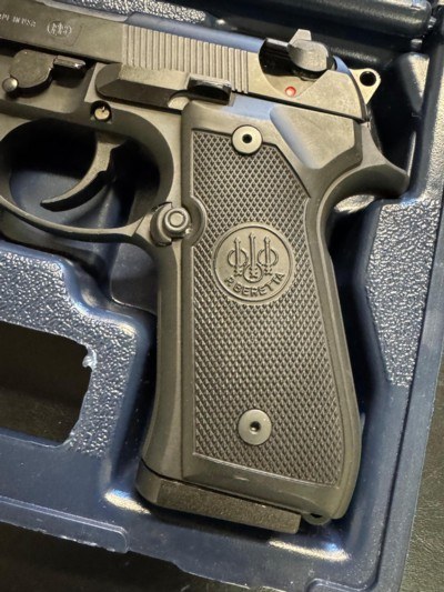 Beretta 92FS 9mm - Image 4 of 17