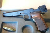 S&W
model 79 G air pistol W/ Box - 4 of 4