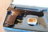 S&W
model 79 G air pistol W/ Box - 3 of 4