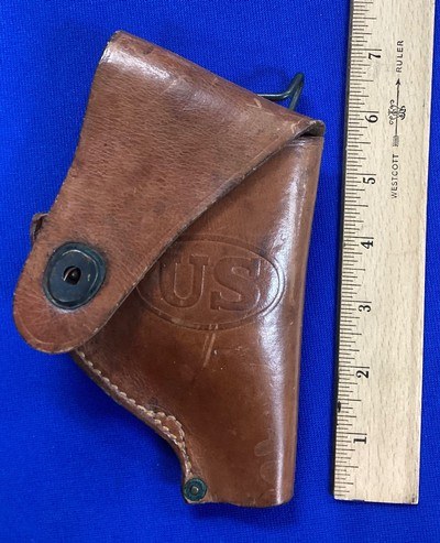RARE U.S. EARLY WWII LEATHER BELT HOLSTER FOR THE SNUB NOSED *2-INCH BARRELED’’ WWII S&W ‘’VICTORY’’ REVOLVER, *2-INCH BARRELED COLT COMMANDO OR *2-