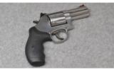 Smith & Wesson 686-6, .357 Magnum - 1 of 2