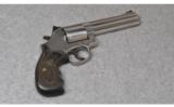 Smith & Wesson 686-6, .357 Magnum - 1 of 2