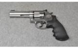 Smith & Wesson 617-6, .22LR - 2 of 2