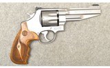 Smith & Wesson ~ 627-5 ~ .357 Magnum - 1 of 4