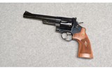 Smith & Wesson ~ 29-10 ~ .44 Magnum - 2 of 3