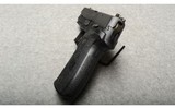 SIG Sauer ~ P226 ~ .40 S&W - 2 of 3