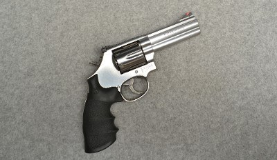 Smith & Wesson ~ Model 686-6 ~ .357 Magnum