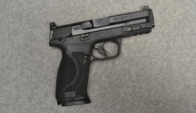 Smith & Wesson ~ M&P 9 ~ 9mm Luger