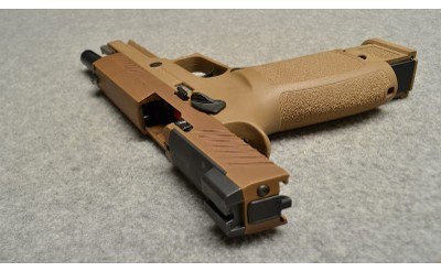 SIG SAUER ~ M17 ~ 9mm Luger - Image 4 of 6
