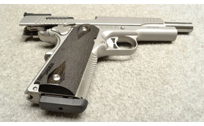 SIG Sauer ~ 1911 ~ .40 S&W - Image 5 of 6