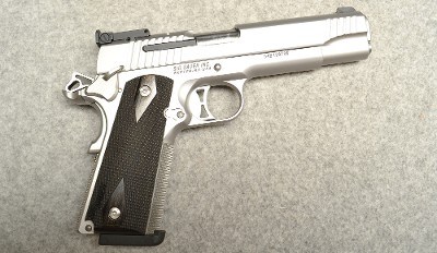 SIG Sauer ~ 1911 ~ .40 S&W - Image 1 of 6
