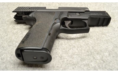 SIG Sauer ~ P229 ~ .40 S&W - Image 5 of 6