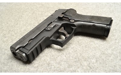 SIG Sauer ~ P229 ~ .40 S&W - Image 3 of 6