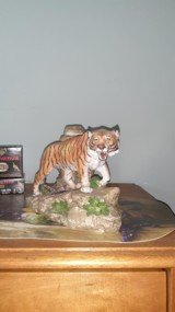 HERITAGE CHINA BENGAL TIGER FIGURINE - 5 of 7