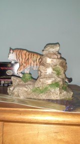 HERITAGE CHINA BENGAL TIGER FIGURINE - 2 of 7
