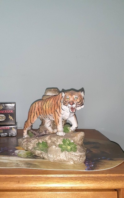 HERITAGE CHINA BENGAL TIGER FIGURINE - Image 5 of 7