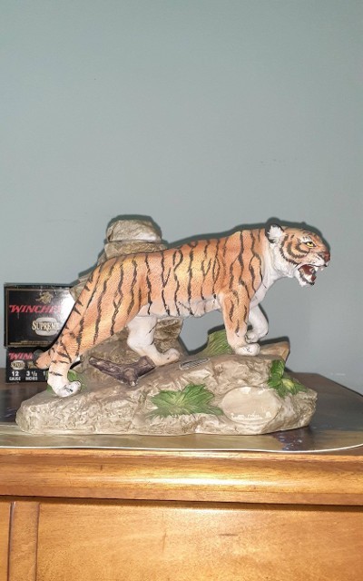 HERITAGE CHINA BENGAL TIGER FIGURINE