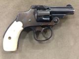 SMITH & WESSON SAFETY HAMMERLESS 2ND MODEL .32S&W REVOLVER W/PEARL GRIPS -
- 2 of 6