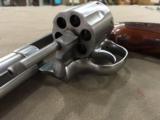 S&W Model 686 (NO DASH) .357 6 INCH REVOLVER Pre Key Lock - 98% -
- 4 of 5
