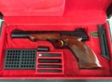 VINTAGE BROWNING MEDALIST .22 CASED WITH ACCESSORIES NEAR MINT
- 1 of 10