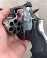 S&W Model 686-5 Pre Lock 357 Mag Revolver - EXCELLENT -
- 4 of 6