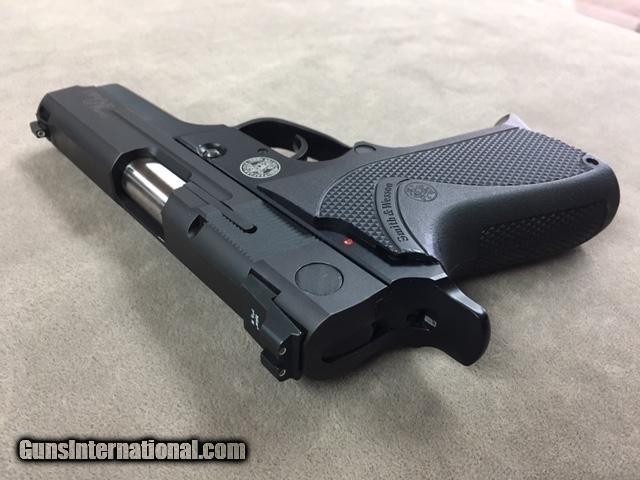 S&W Model 4006 