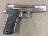 S&W Model 2206 .22lr Auto Stainless 4.5 inch pistol - excellent - - 2 of 5