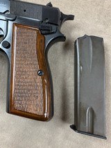 Browning Hi Power 9mm Pistol circa 1972 - excellent - - 10 of 10