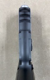 SIG P220 Stainless Carry .45 ACP - excellent - - 6 of 6