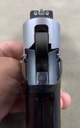 SIG P220 Stainless Carry .45 ACP - excellent - - 4 of 6