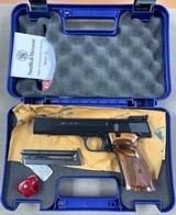 Smith & Wesson 41 .22lr - 99% - 1 of 6
