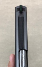 Sig 1911 .45acp - minty - - 4 of 8