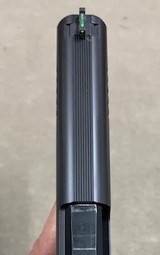 Dan Wesson DWX 9mm - mint - 6 of 8