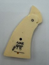 Smith & Wesson Pre Ban Ivory K Frame Square Butt Grips - minty - 4 of 10