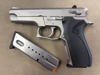 Smith & Wesson 6591 9mm Semi-Auto Pistol, 2 Magazines - minty