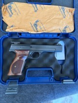 Smith and Wesson model 41 5.5”. .22lr - Image 3 of 10