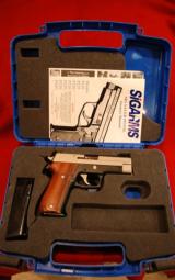 Sig P226 Stainless in .40 S&W with lots of accessories- 7 of 10